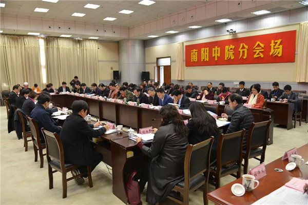 河南省法院史小红副院长到南阳与代表委员座谈