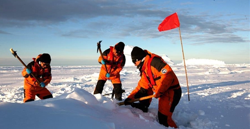 探冰“筑路”  打通44公里冰上运输线
