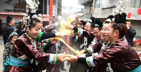 贵州黎平：侗族同胞身着节日盛装欢度侗年