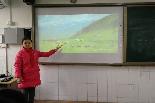郑州佛岗小学开展以“防治雾霾 共卫蓝天”为主题的宣传教育活动
