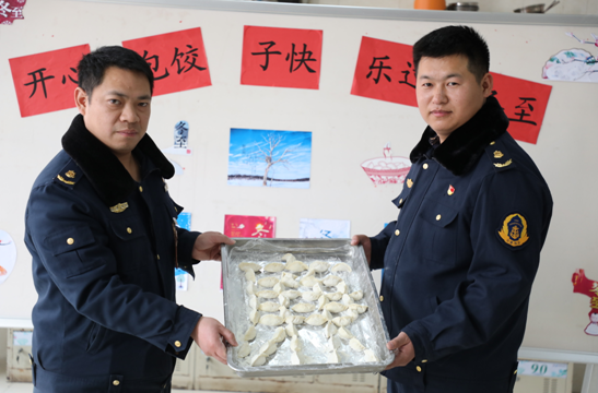 郑州市兴达路街道积极开展“开心包饺子、快乐过冬至”活动