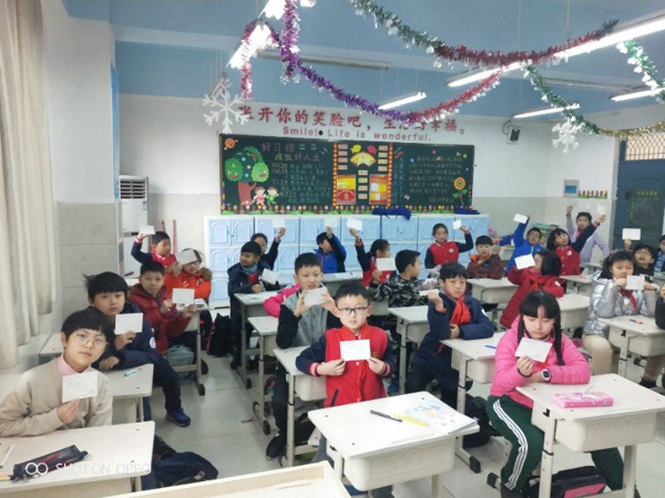 郑州优胜路小学积极开展爱国教育活动