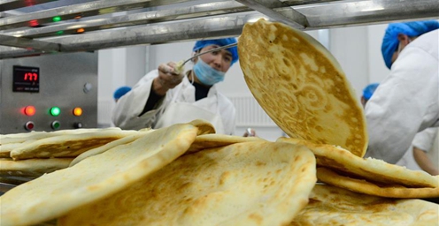 乌鲁木齐：电商+实体 小馕饼打造大产业