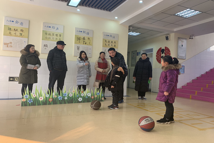 郑州市中原区伏牛路小学一年级表现性评价顺利实施