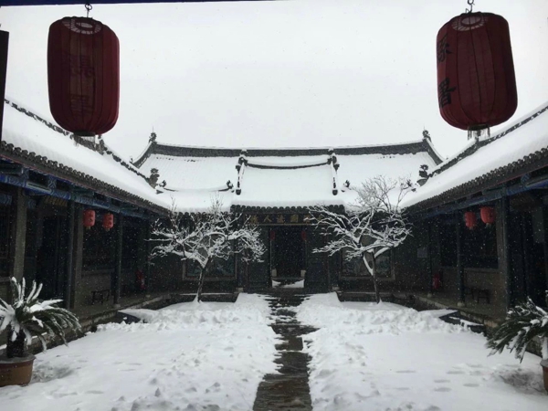  白雪古衙呈盛景