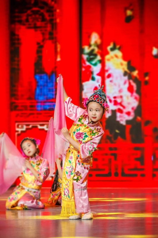 大美中国新星艺术18周年大型汇演成功举办 