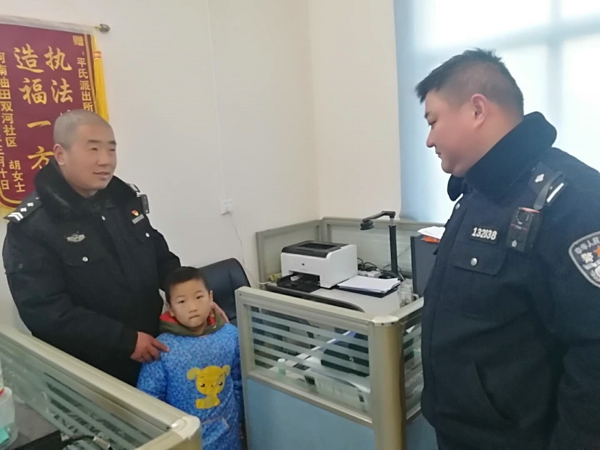 幼儿串亲走失  桐柏民警紧急寻回