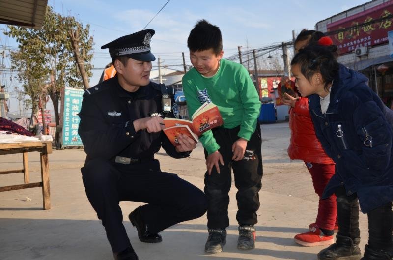 永城：滦湖派出所开展以“温暖回家路，无毒最幸福”为主题的禁毒宣传活动