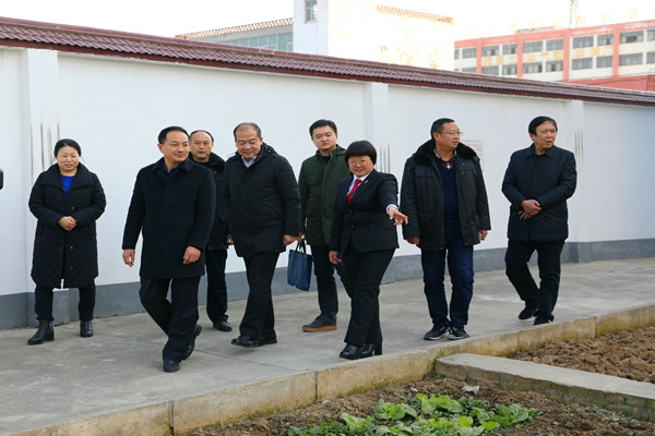 河南省高院政治部副主任李辰明到内乡法院走访慰问基层法庭干警