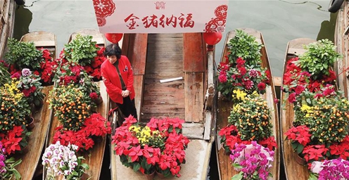 广州：水上花市迎新春 将持续至2月3日