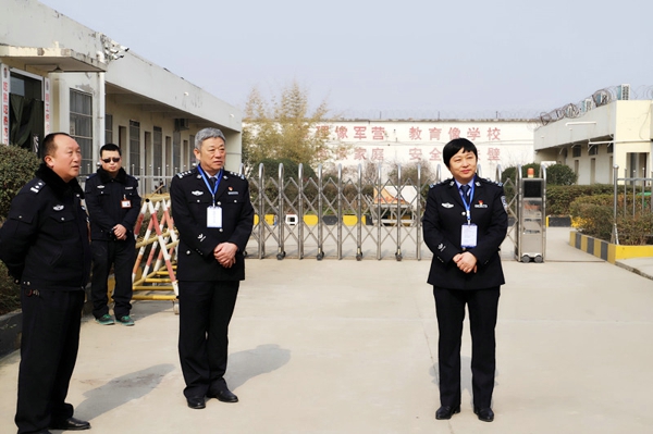 内乡公安局长崔宏伟节后第一天看望慰问基层民警