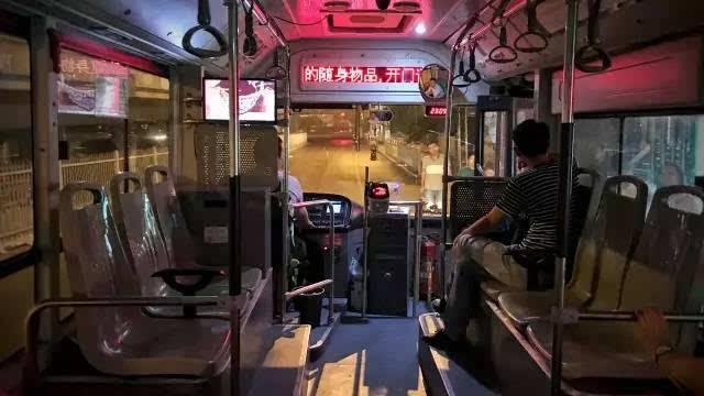 郑州公交加开临时夜班线路 满足春运期间旅客出行需求