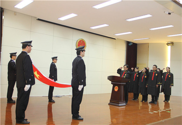 卧龙区法院举行新任员额法官宪法宣誓仪式