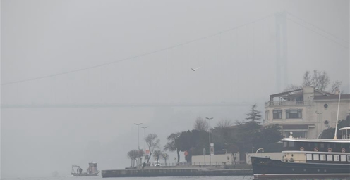 伊斯坦布尔遭遇大雾 部分市区能见度只有10米