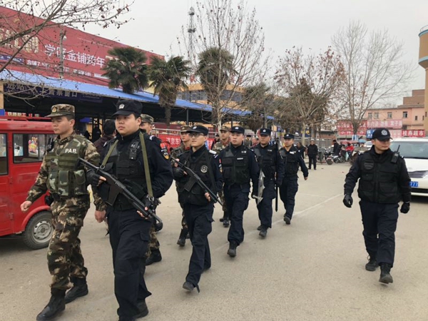 邓州市公安局巡特警大队与武警中队开展反恐防暴应急处置演习  