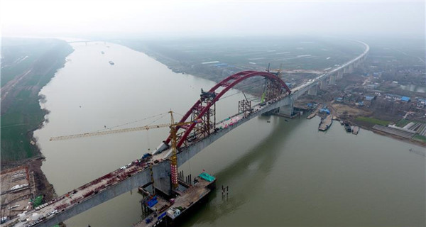 商合杭铁路跨淮河特大桥钢管拱提升合龙