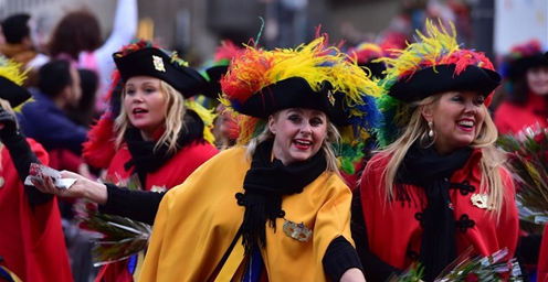 德国：“玫瑰星期一”大游行将科隆狂欢节推向高潮