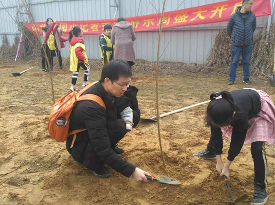 拥抱春天 播种绿色——3·12植树节，中华校园小记者在行动！