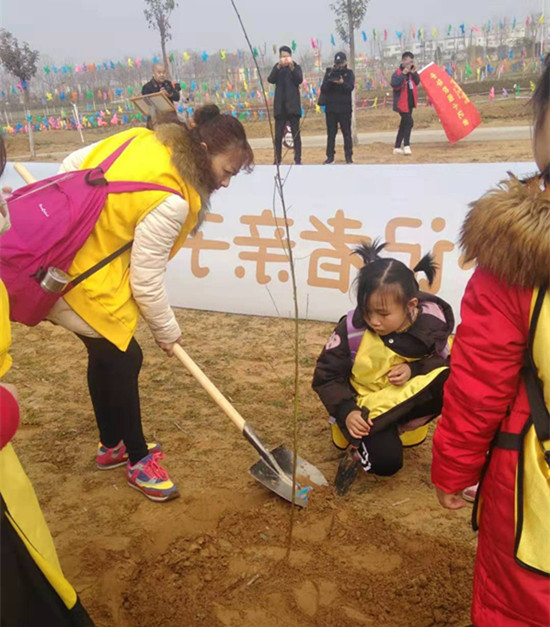 拥抱春天 播种绿色——3·12植树节，中华校园小记者在行动！