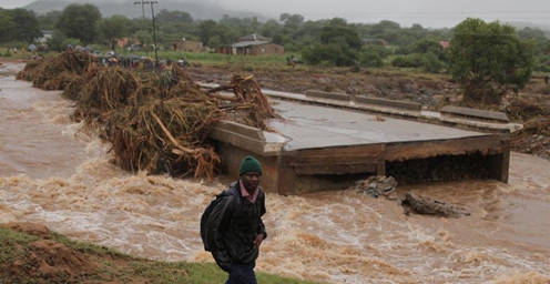 受强热带气旋影响 津巴布韦东部70人死亡
