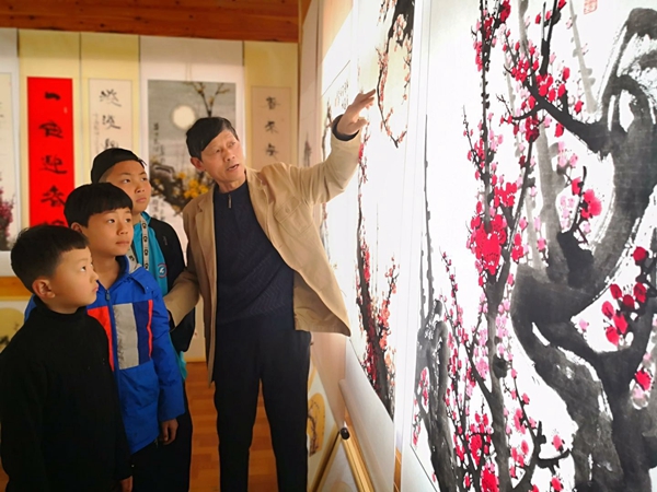 红梅迎春！刘冰梅花国画作品展在嵖岈山温泉小镇开幕