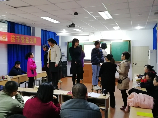 郑州市中原区百花艺术小学举行家长成长沙龙活动 