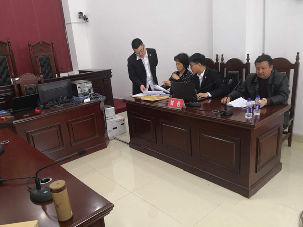 南阳中院速裁团队巡回审判 化解27起涉及农民工案件