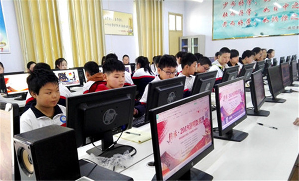 唐河开展中小学生网上祭英烈主题教育活动