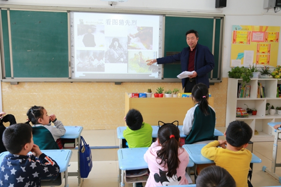 缅怀先烈，讴歌春天 ——郑州市文源小学举行第二届清明诗会