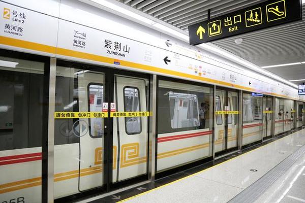 注意！郑州地铁增加备用列车保障出行 遇到大客流将实施客流控制