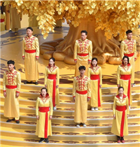 歌唱家阎维文与儿童合唱团同台高唱《黄帝颂》