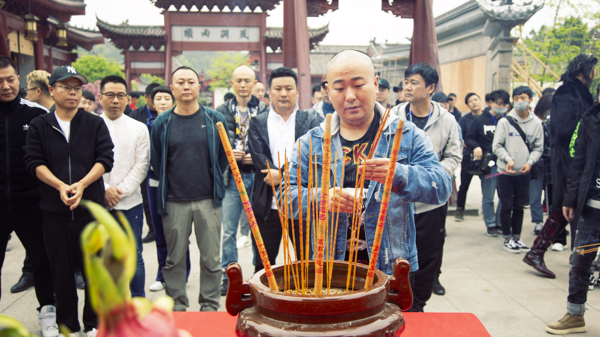 武侠动作电影《铜皮铁骨方世玉》在横店影视城盛大开机