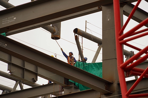 探访驻马店国际会展中心在建项目 钢结构主体全面封顶 