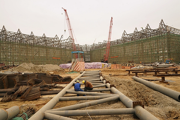 探访驻马店国际会展中心在建项目 钢结构主体全面封顶 