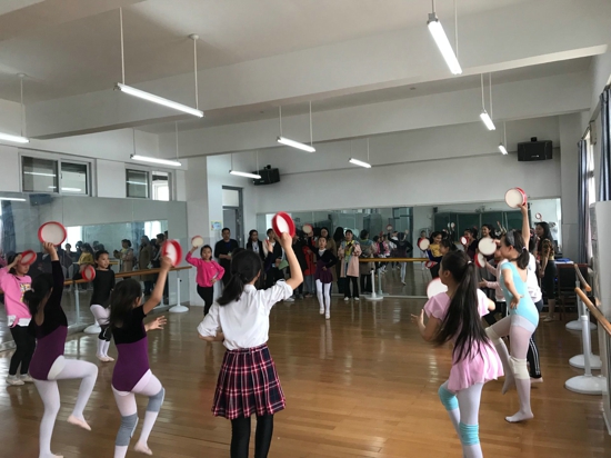 郑州高新区五龙口小学举行“家长开放日”活动