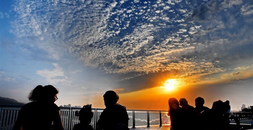 夕阳下的台湾淡水河 美丽如画卷