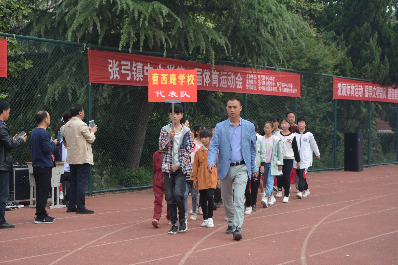 宁陵县张弓镇第二届中小学生春季运动会圆满成功