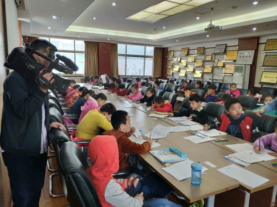 郑州市少儿硬笔书法考级在郑州文化馆举办