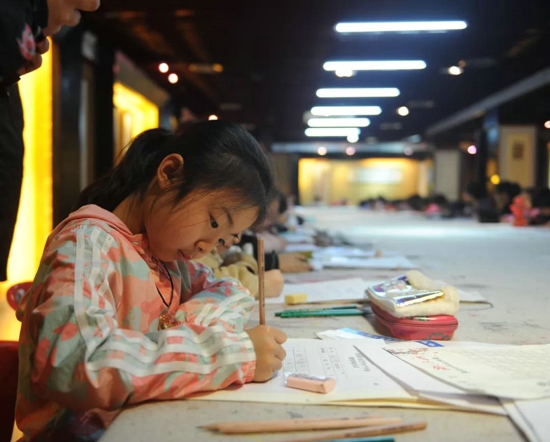 郑州市少儿硬笔书法考级在郑州文化馆举办